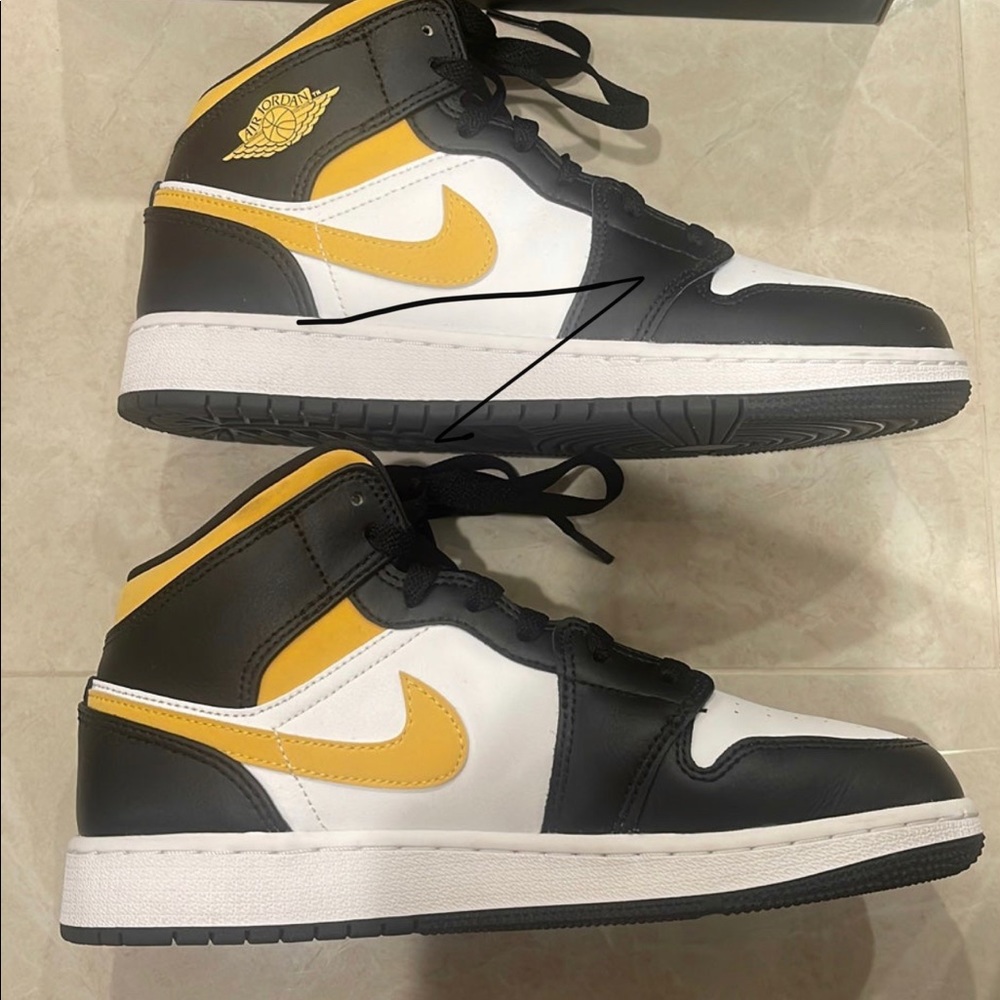 Air Jordan 1 Mid Yellow